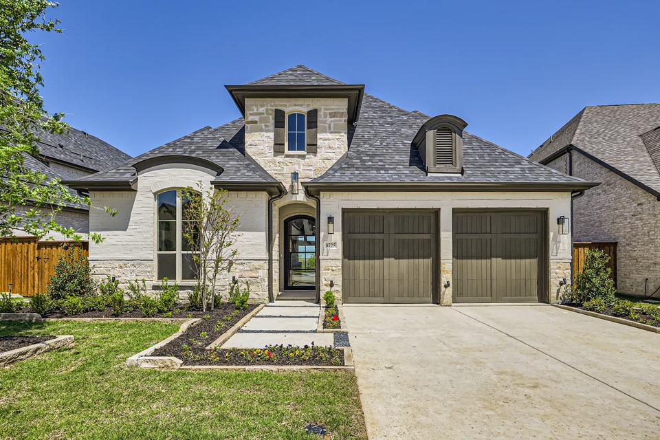 8725 Edgewater