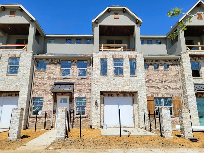 1225 Armstrong