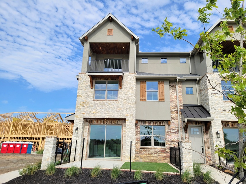 1217 Armstrong