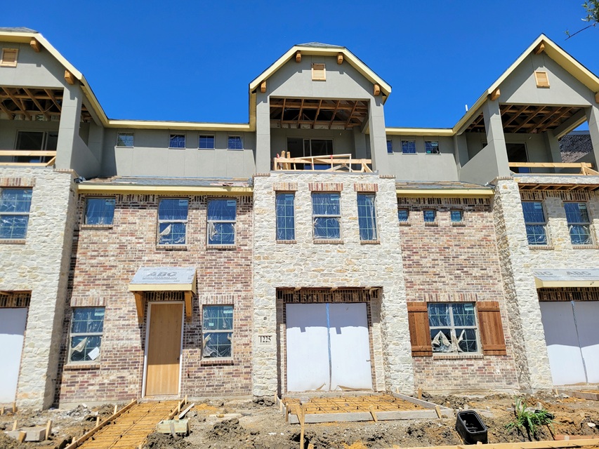 1225 Armstrong