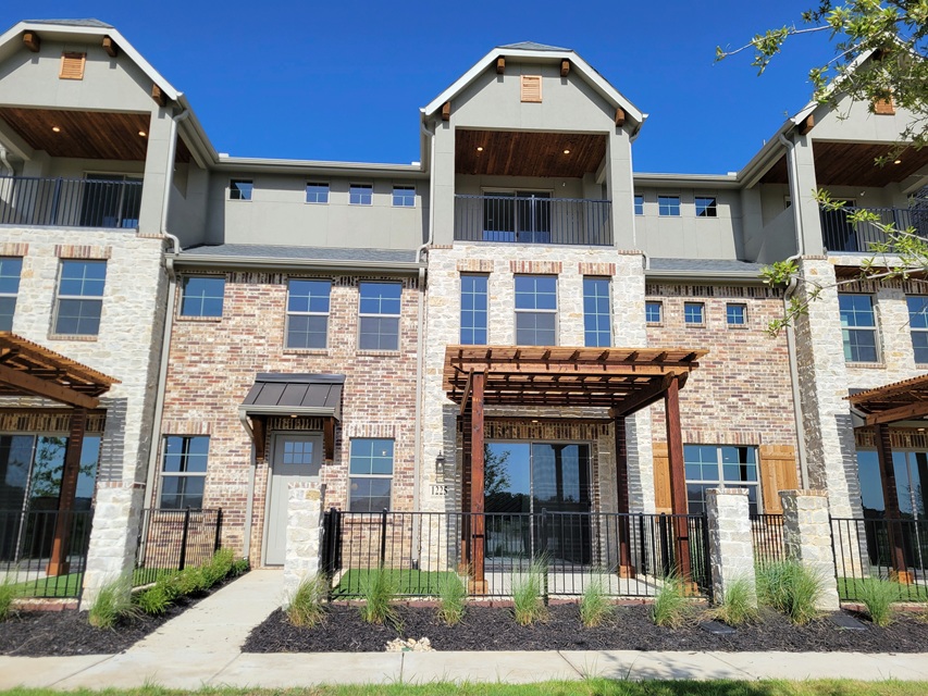 1225 Armstrong